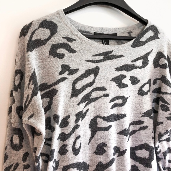 🐆FOREVER 21 LEOPARD PRINT BLOUSE🐆 - Picture 3 of 5